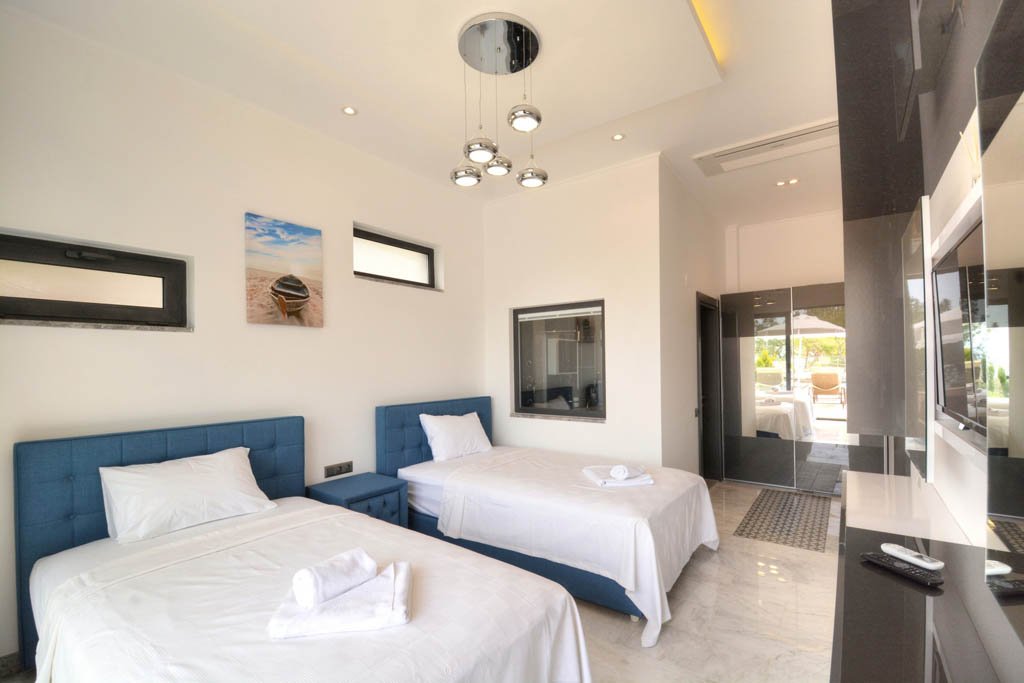 Kalkan İslamlar, Antalya'da Deniz ve Dağ Manzaralı Lüks Villa