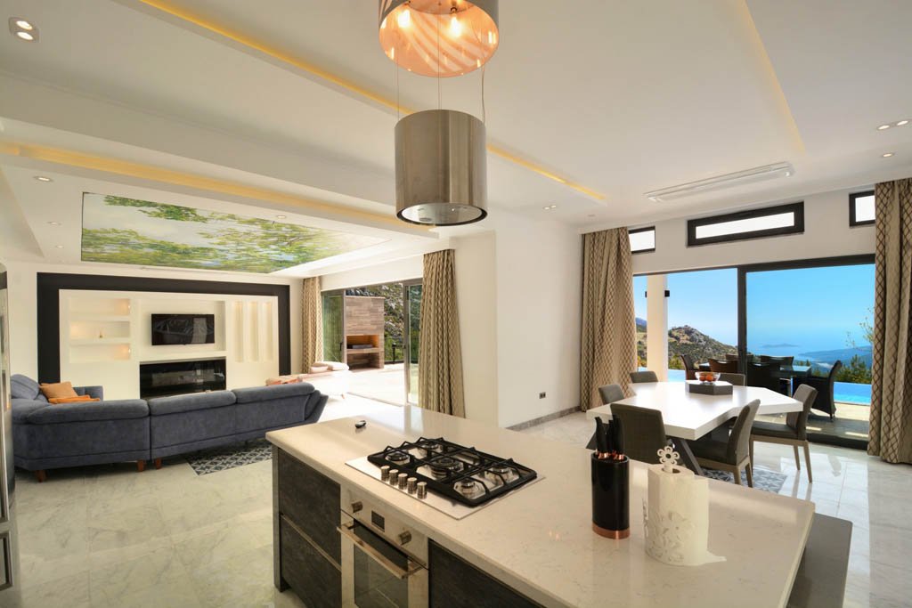 Kalkan İslamlar, Antalya'da Deniz ve Dağ Manzaralı Lüks Villa