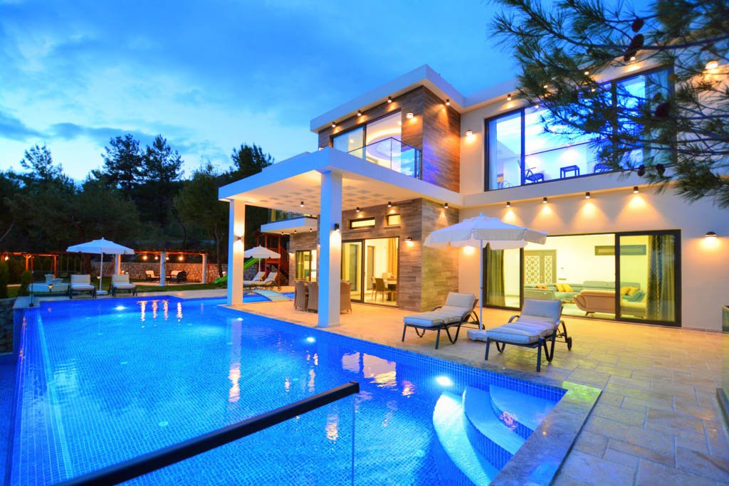Kalkan İslamlar, Antalya'da Deniz ve Dağ Manzaralı Lüks Villa