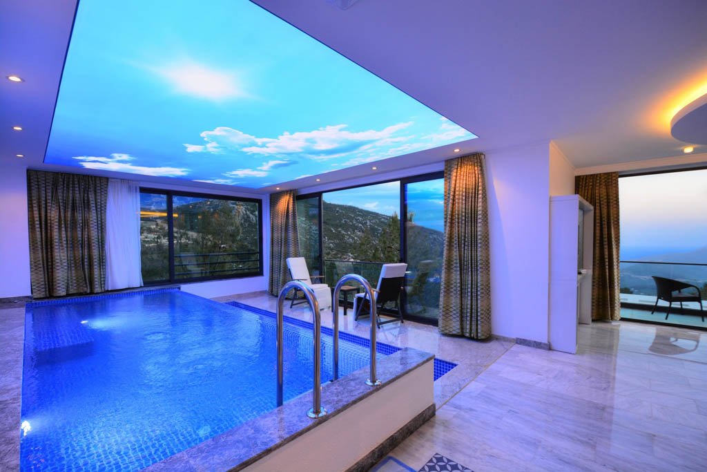 Kalkan İslamlar, Antalya'da Deniz ve Dağ Manzaralı Lüks Villa