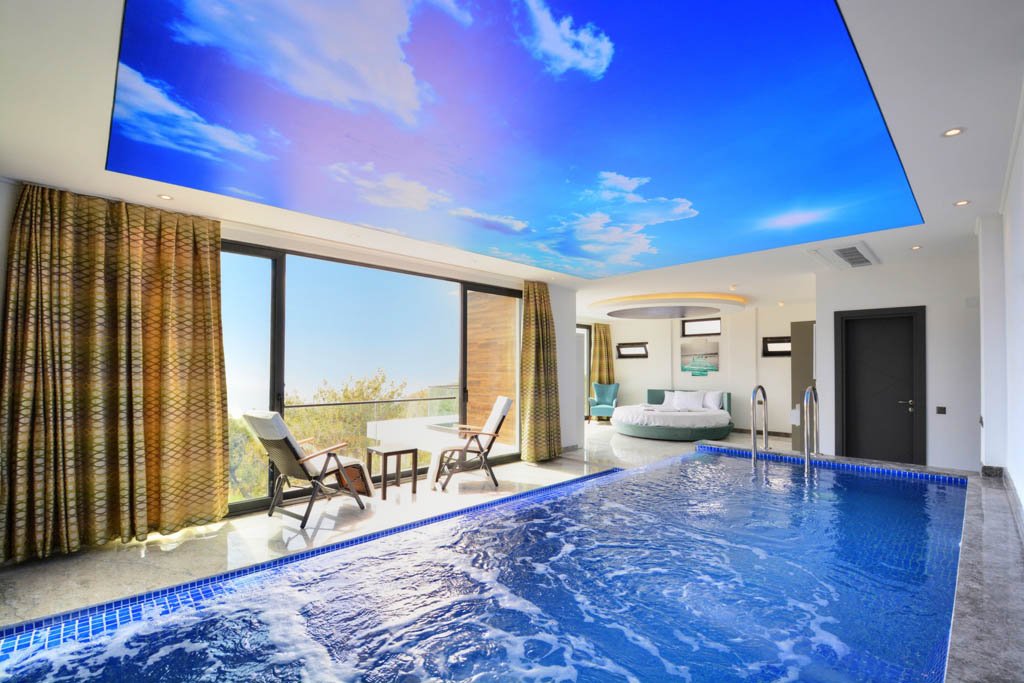 Kalkan İslamlar, Antalya'da Deniz ve Dağ Manzaralı Lüks Villa