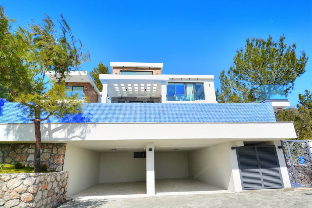 Kalkan İslamlar, Antalya'da Deniz ve Dağ Manzaralı Lüks Villa