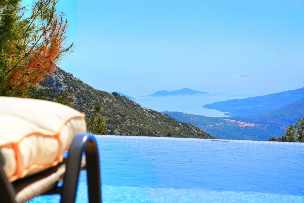 Kalkan İslamlar, Antalya'da Deniz ve Dağ Manzaralı Lüks Villa