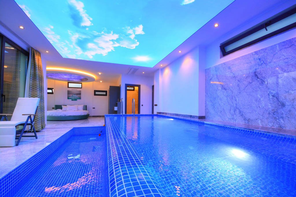 Kalkan İslamlar, Antalya'da Deniz ve Dağ Manzaralı Lüks Villa