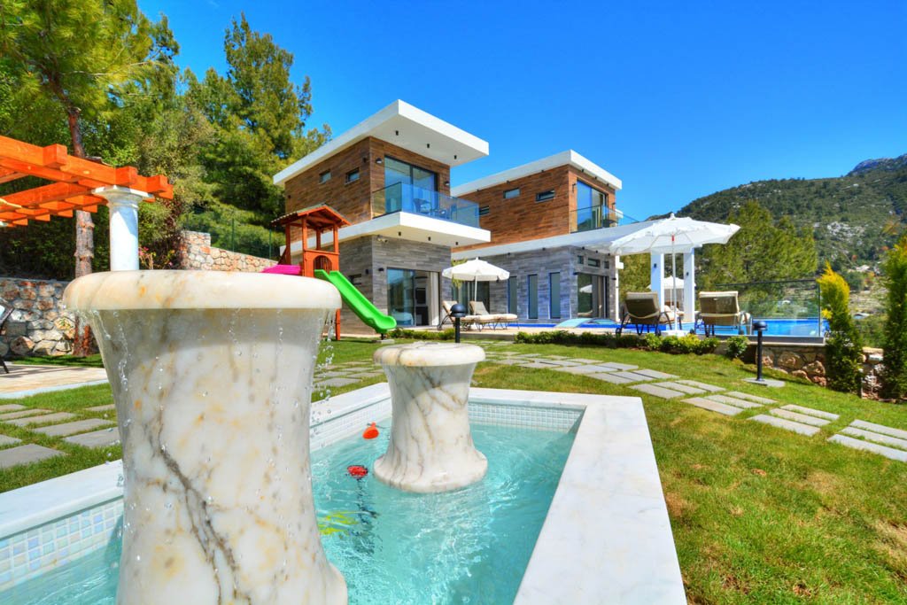 Kalkan İslamlar, Antalya'da Deniz ve Dağ Manzaralı Lüks Villa