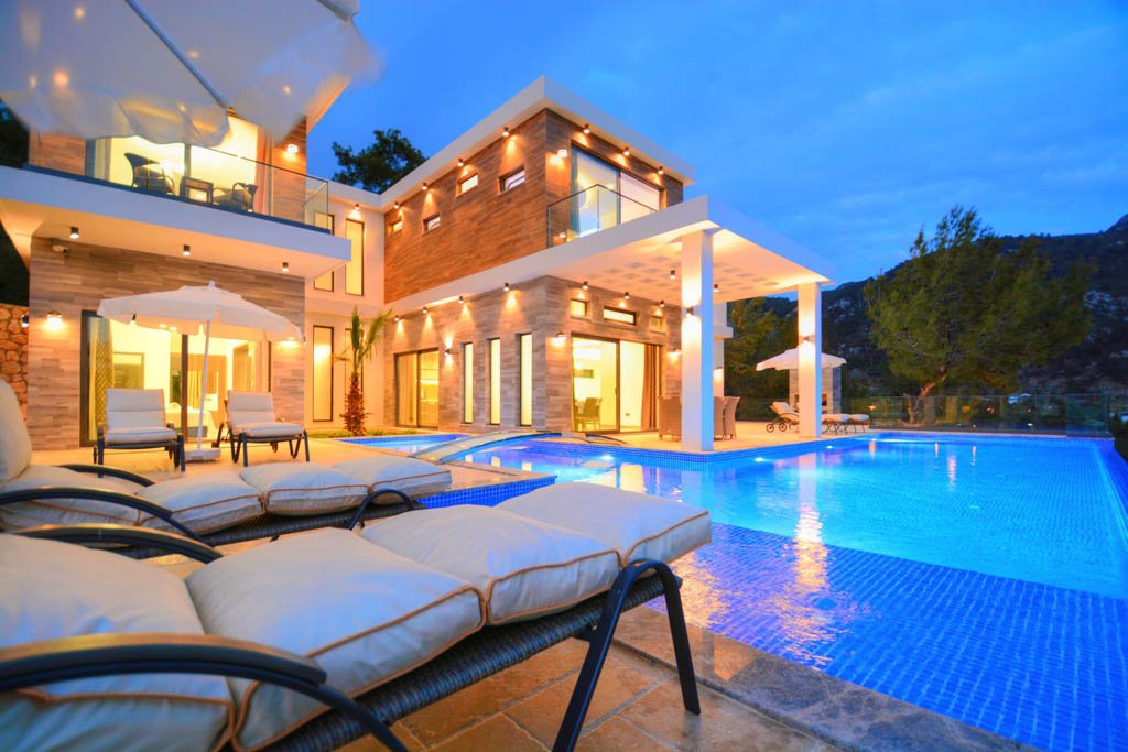 Kalkan İslamlar, Antalya'da Deniz ve Dağ Manzaralı Lüks Villa
