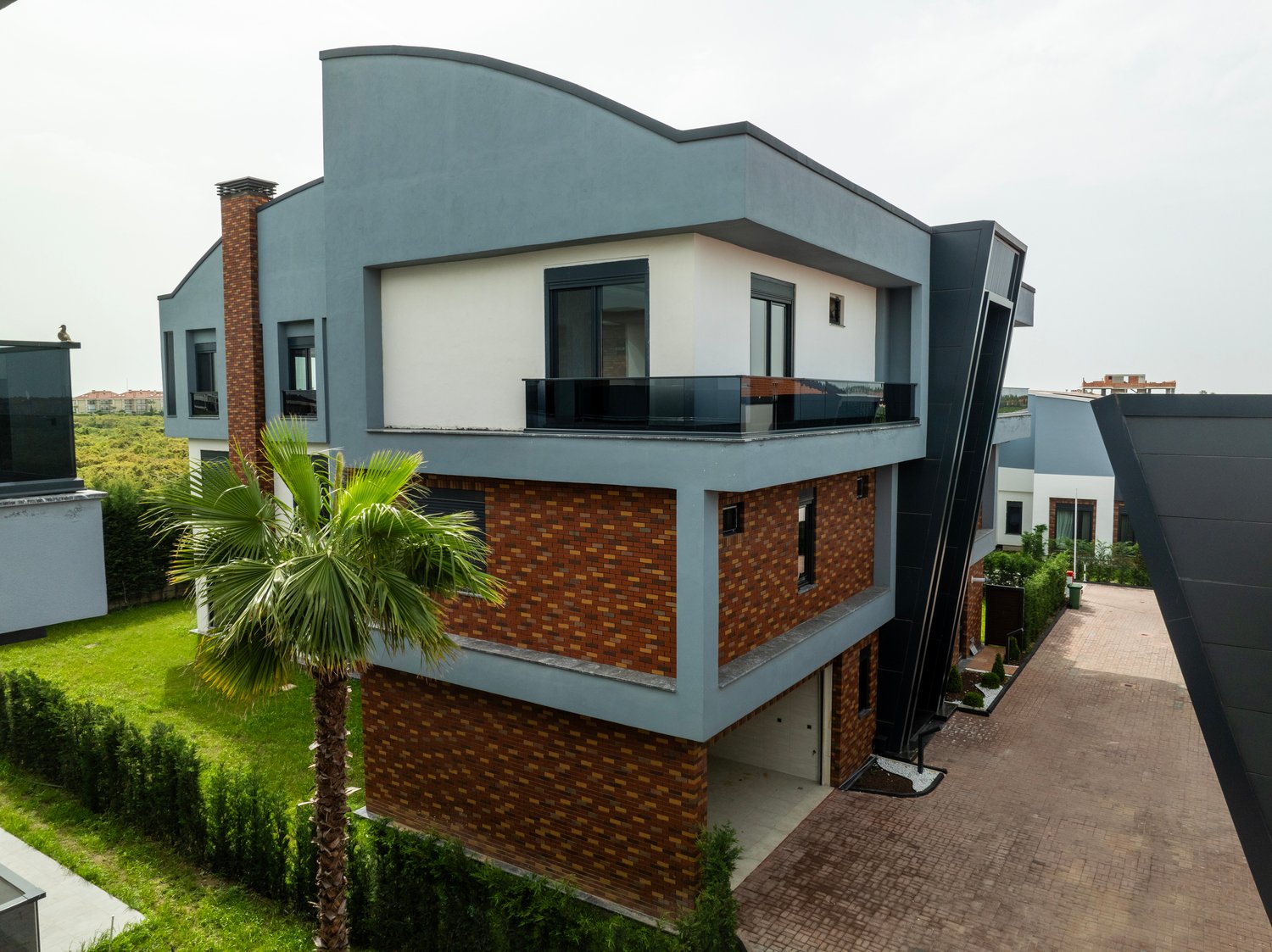 Antalya'da Lüks 8 Yatak Odalı Triplex Villa - Türk Vatandaşlığına Uygun
