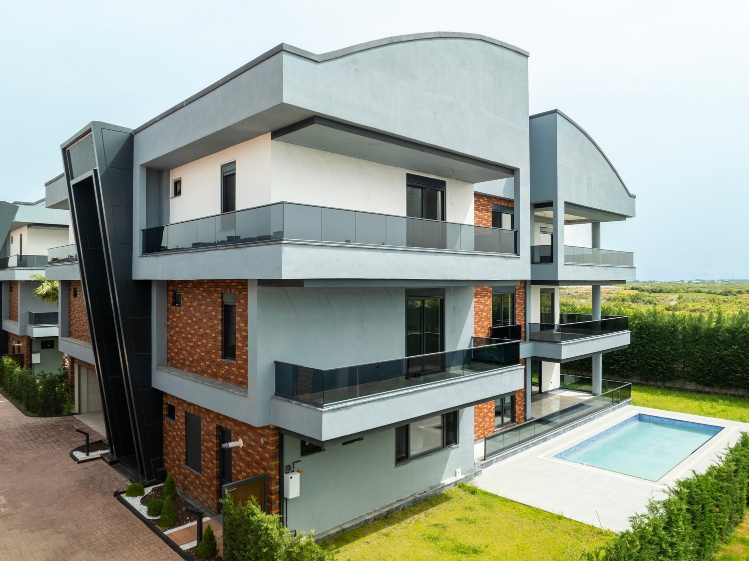 Antalya'da Lüks 8 Yatak Odalı Triplex Villa - Türk Vatandaşlığına Uygun