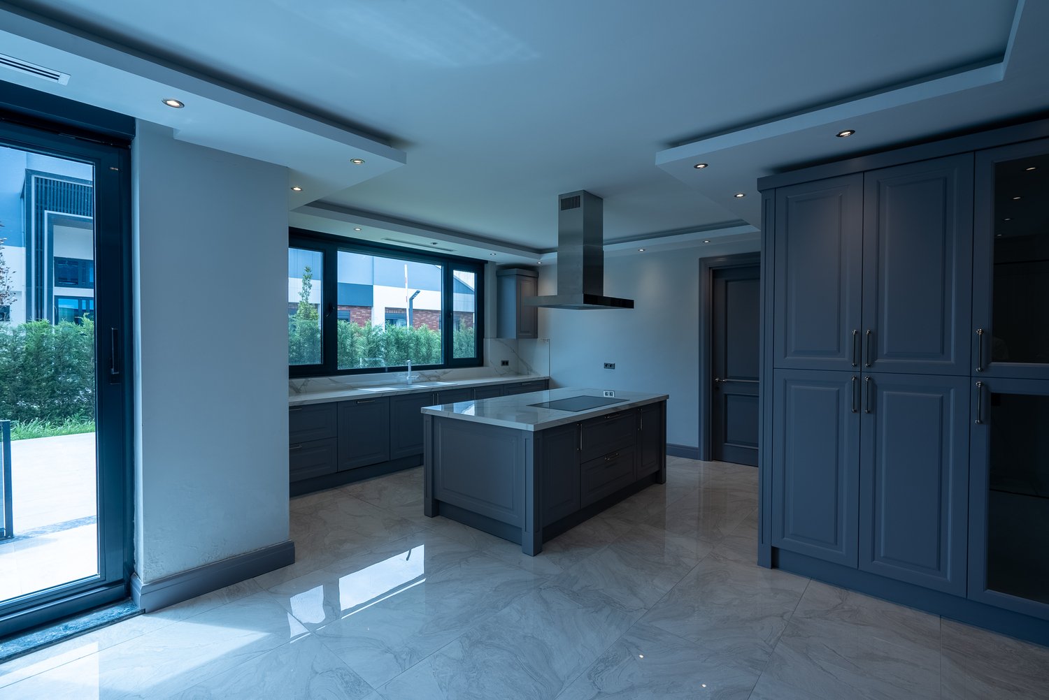Antalya'da Lüks 8 Yatak Odalı Triplex Villa - Türk Vatandaşlığına Uygun